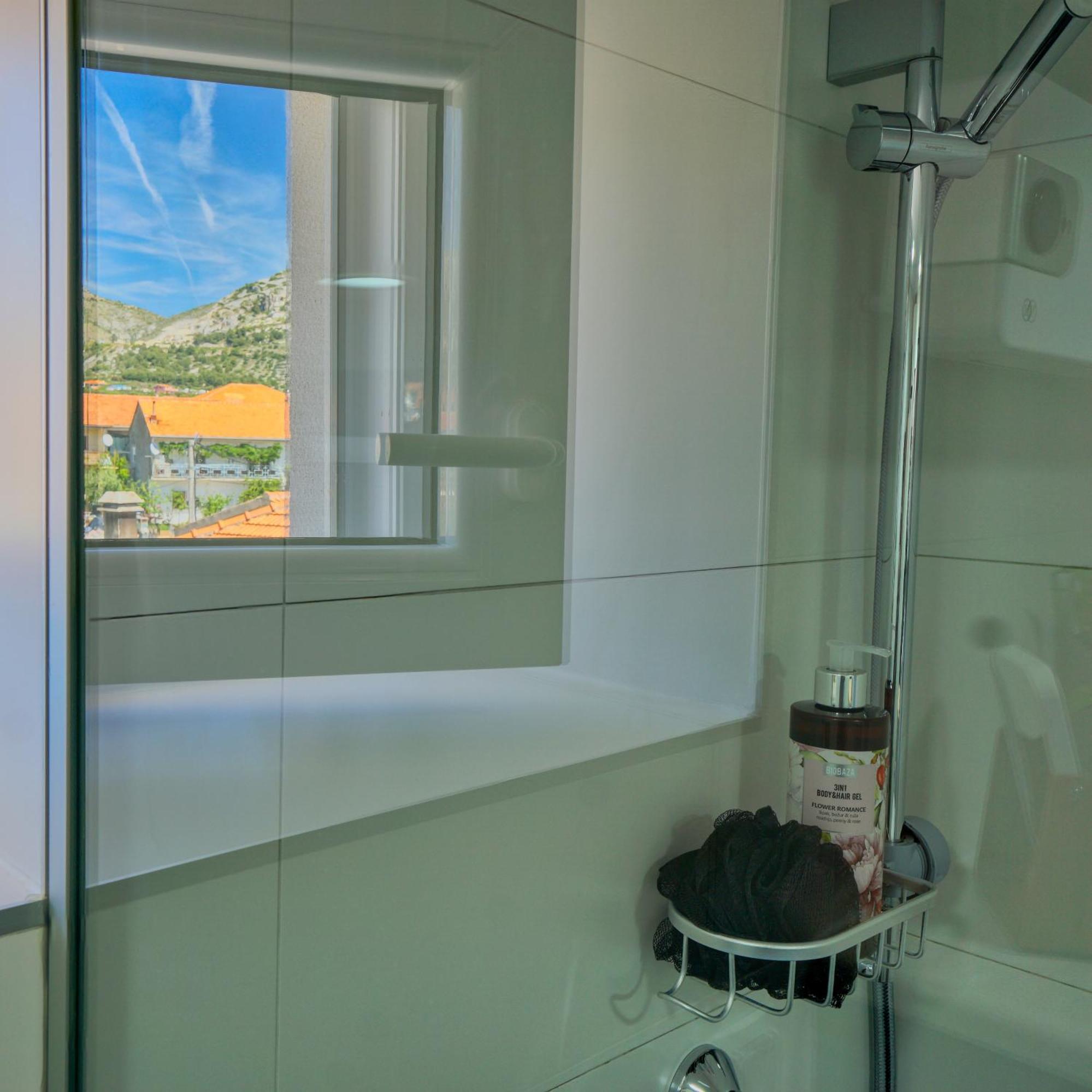Apartmani Ana 10 Min. Hoda Od Centra Trogira Ngoại thất bức ảnh