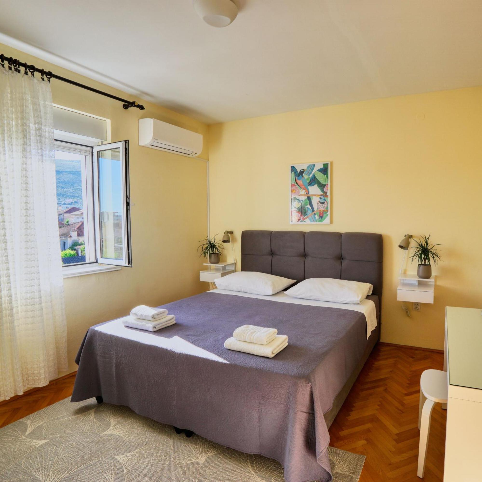 Apartmani Ana 10 Min. Hoda Od Centra Trogira Ngoại thất bức ảnh